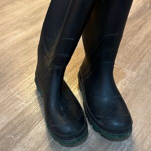 Black Women's Waterproof Rain Boots - Classic Outdoor Style